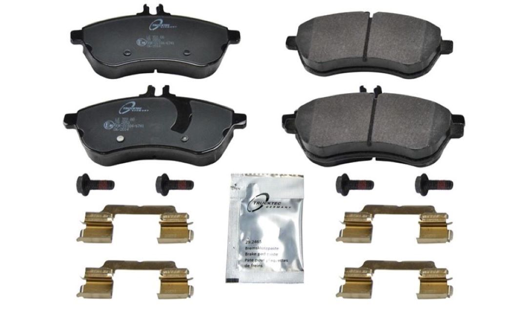 Brake Pads Set W204 Front Axle - German Brand