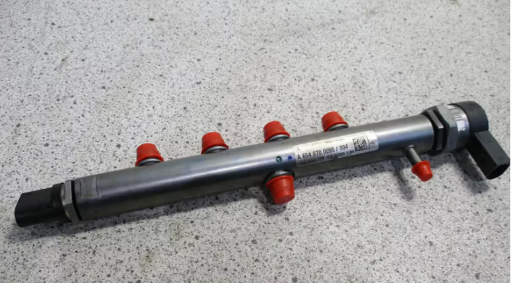 FUEL DISTRIBUTOR 654 PRE USED